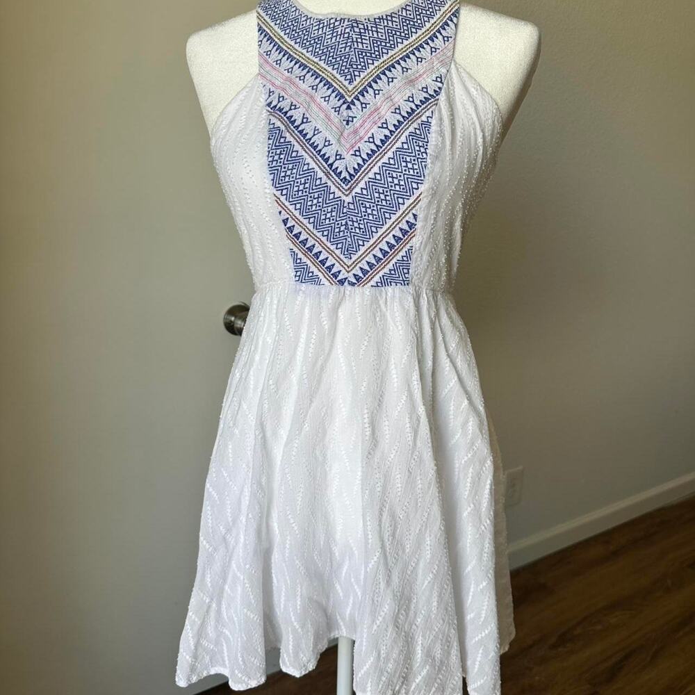 Maude White Mini Above The Knee White Dress W/ Embroidered Detail Size Small
